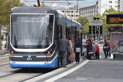 Wegen Bauarbeiten am Gleisdreieck Brückenstraße/Straße der Nationen kommt es ab Montag zu Einschränkungen im Nahverkehr. Unter anderem wird die Haltestelle Roter Turm (im Bild) nicht mehr bedient. 