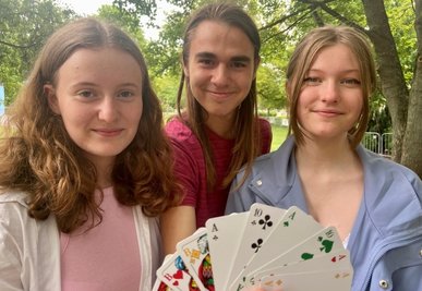 Deutsche Meister im Skat: Kim-Pia Eckert, Gabriel Freimann und Pauline Rößler von den Froschlandbuben Stezendorf. 