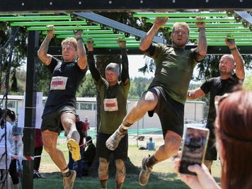Armkraft war auch an diesem Hangelgerüst kurz vorm Zieleinlauf gefragt. 