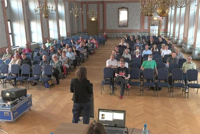 Franziska Davies sprach am Donnerstagabend im Städtischen Festsaal Freiberg vor über 60 Besuchern.