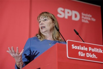 Nennt sich die Kandidatin der „stillen Mitte“: Sachsens Sozialministerin Petra Köpping in ihrer Bewerbungsrede für SPD-Listenplatz 1.