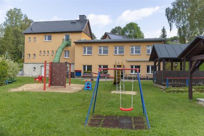 An der Äußeren Bahnhofstraße in Jöhstadt ist die Kita „Bergstadtknirpse“ zu finden.
