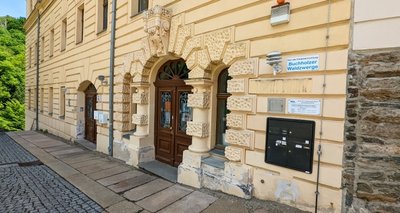 Der Eingangsbereich einer MVZ-Außenstelle in Buchholz soll nach Kritik barrierefrei umgestaltet werden.