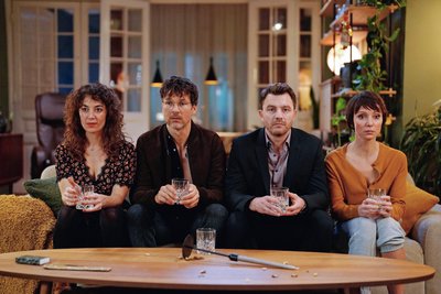 Florian David Fitz als Paul und Lucia Barrado als Mia in dem Film „Der Vierer“.