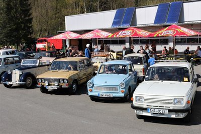 Das letzte Oldtimer-Treffen im Freibad Erdmannsdorf fand zu Ostern 2019 statt. In diesem Jahr musste der historische PS- Gipfel wegen Corona leider abgesagt werden. Nun findet der Treff am 3. Oktober 2020 statt. Für Gastronomnie ist gesorgt, Eintritt wird nicht erhoben. 