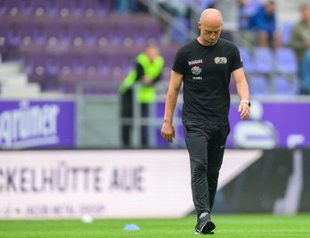 Ist im Netz vielfach Ziel der wütenden Aue-Fans: Trainer Timo Rost.