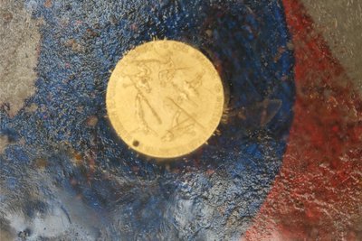 „Der Goldschatz im Eis“ soll den Eispiraten Glück bringen. Die Münze haben die Frankenhausener 1949/50 gewonnen.