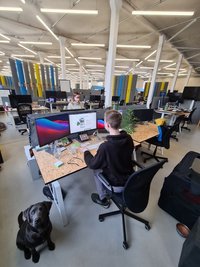 Ob im Büro oder im Homeoffice: Für die Angestellten von Staffbase bleibt es bei der 40-Stunden-Woche.