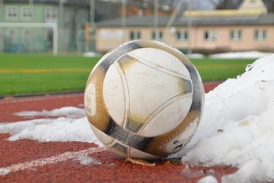 Schnee und Eis haben vor allem am Freitag und Samstag für widrige Bedingungen auf manchen Plätzen gesorgt.