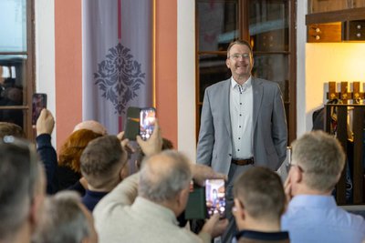 Sven Krüger war am 26. Januar den Tränen nah, als das Wahlergebnis feststand und er sich im Gasthof Halsbach bei seinen Unterstützern bedanken konnte.