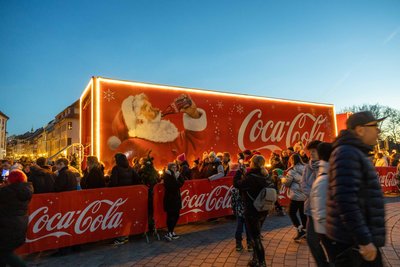 Der Coca-Cola-Truck zog bei seinem Stopp in Freiberg 17.000 Zuschauer an.