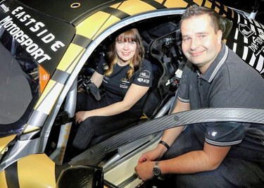 Fahrerin Sophie Hofmann aus Waldenburg und Teaminhaber Sebastian Genßler freuen sich auf die neuen Herausforderungen.