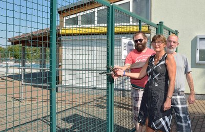 Matthias Böhring, Sabine Kaiser und Norbert Thiel sind bedient. Sie standen gestern wie viele Gäste vor verschlossenen Toren.