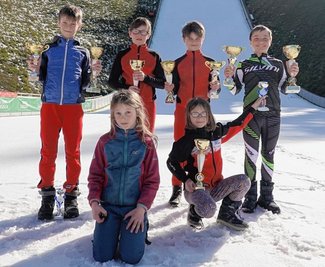 Die VSC-Talente Jakob Götzel, Pepe Schönherr, Hannes Teller, Elias Schröter (hinten von links), Ronja Götzel, Else Götzel (vorn von links). 