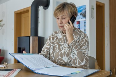 Birgit Krauß aus Neustadt wartet seit November 2023 auf die Vergütung ihres eingespeisten Solarstroms durch Mitnetz. Unzählige Telefonate hat die Vogtländerin schon geführt. Getan hat sich bis heute nichts.