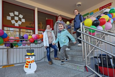 Die Muttis Annett Lupu und Stefanie Bodach sind mit dem „Wichtelgarten“ ebenso zufrieden, wie die Kinder Ben und Leonie. Doch falsche Gerüchte gefährden die Einrichtung.