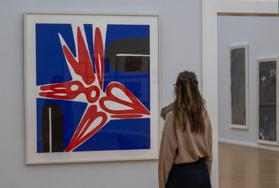 "Metablau" von Ernst Wilhelm Nay ist ab Samstagabend in den Kunstsammlungen Chemnitz zu sehen, konkret in der Ausstellung "Metablau und Gestautes Grün".  
