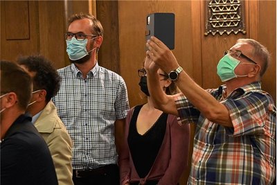 Linken-Kandidat Tim Detzner traute seinen Augen kaum angesichts der Verluste seiner Partei auch in Chemnitz.
