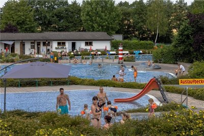 Das Freibad Raschau ist bei Schwimmern genauso beliebt wie bei Familien.