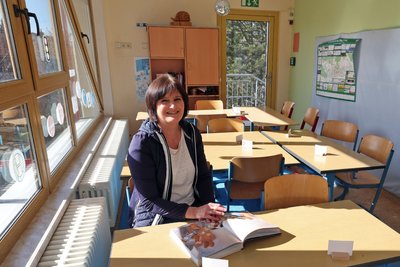 Kita-Leiterin Claudia Kühnert im Vorschulzimmer der Einrichtung. Die Gerüchte von einer angeblichen Schließung hat sie sofort in einem Aushang dementiert.