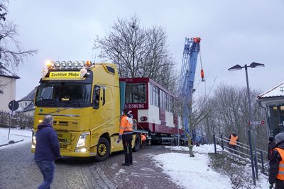 Am Donnerstagmorgen kamen die Drahtseilbahnwagen in Augustusburg an.