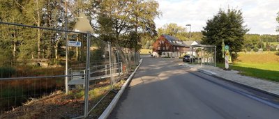 Dieser Straßenabschnitt der Oberreichenbacher Straße soll ab Montag voll gesperrt werden.