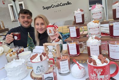 Kerzen, die zum Anbeißen aussehen: Die Produkte von Sugar Crush Candle sorgen für den Wow-Effekt beim Schenken.