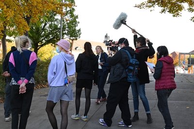 Vom Stadthallenpark ging es vorbei am Nischel zu den Kunstsammlungen in den Schillerpark.