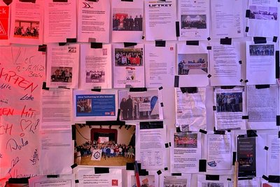 Solidaritätsbekundungen im Streikcontainer.