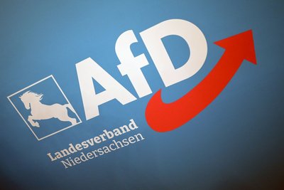 Der Verfassungsschutz in Niedersachsen darf seine Beobachtung des AfD-Landesverbandes vorläufig hochstufen. (Symbolbild)