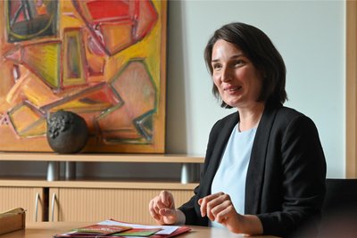 Corinna Meinel übernahm im Herbst 2021 die Leitung der Chemnitz Stadtbibliothek. Im Sommer verabschiedet sie sich schon wieder.
