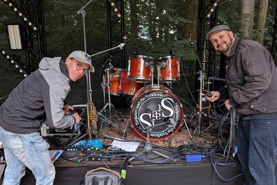 Stojanov & the Syndicate spielten am Abend Bluesrock.