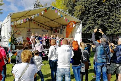 Ausgelassene Stimmung herrschte zum Fest des Hütten-Holz-Brot-Vereins an der Kober.