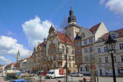 Das Werdauer Rathaus (Mitte) wird spätestens ab Mai zur Großbaustelle. Für die geplanten Modernisierungen sind 92 Wochen vorgesehen. 