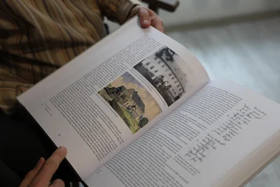 Uhligs Lebenswerk umfasst neben umfangreichen historischen Fakten auch mehr als 180 Bilder und Urkunden.