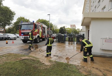 Zu einem Wasserrohrbruch ist es am Samstagmorgen an der Carl-von Ossietzky-Straße in Chemnitz gekommen.