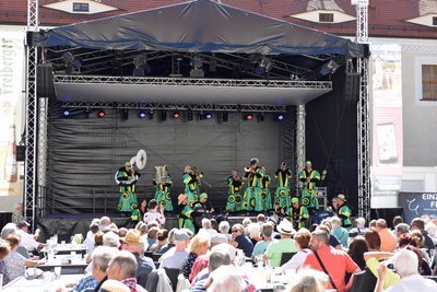 Auch dieses Jahr sind Urknall beim Schalmeien- und Guggetreffen während der Freiberger Sommernächte dabei.