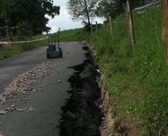 Seine Grundstückszufahrt war erst im März asphaltiert worden.