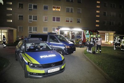 Ein Kellerbrand in einem Wohnblock hat die Einsatzkräfte beschäftigt.