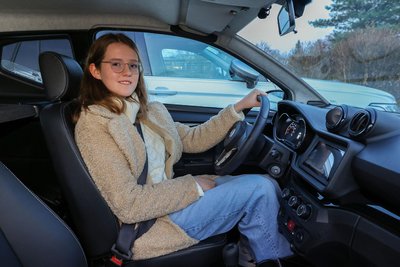 Sophia Irmischer fährt ihren Flitzer seit gerade einmal drei Wochen, hat aber schon 1400 Kilometer auf dem Tacho.