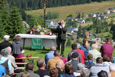 Am Sonntag findet ein Gottesdienst auf dem Hirschkopf bei Carlsfeld statt.