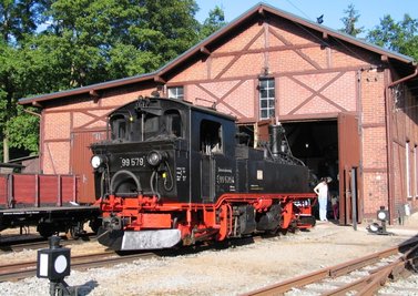 Auf und vor der Schmalspur-Dampflok 99 579 können sich Fans am Wochenende fotografieren lassen.