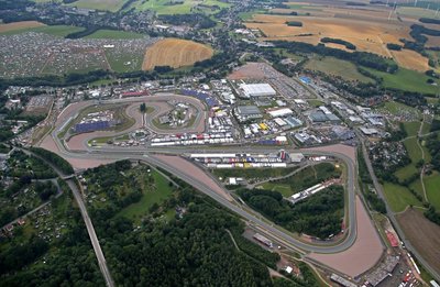Der vom Sachsenring ausgehende Lärm sorgt seit Jahren für Verärgerung von Bewohnern im Umfeld des Fahrsicherheitszentrums. Nun wurde ein Gutachten erstellt, das Zweifel daran erkennen lässt, ob die Gesetzesvorgaben zum Lärmschutz immer entsprechend eingehalten werden. 