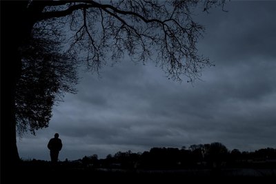 Grau, dunkel, kalt: Doch nicht jeder, der sich im Winter niedergeschlagen fühlt, leidet unter einer Depression.