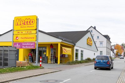 Der Netto-Markt an der Stollberger Straße in Thum öffnet nach zweiwöchigen Umbauarbeiten wieder.
