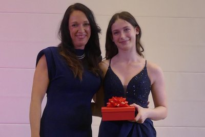 Für die Schule ließ Lynn Feller ein Weltmeisterschaft in den USA sausen - und beeindruckte damit auch Laudatorin Kerstin Rudolf von Witt.