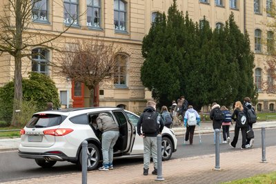 „Elterntaxis“ brachten auch in Olbernhau Schüler zur Schule.