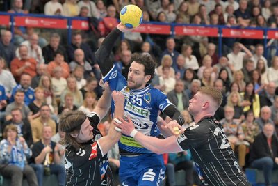 Sebastian Paraschiv und seine Mitspieler vom EHV Aue sind in Rostock gefordert.