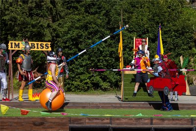Lustig-kunterbunt wird es am Wochenende auf der Naturbühne Greifensteine: Es läuft das Stück „Drachen haben nichts zu lachen“.