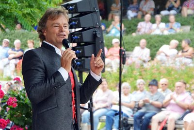 Im vergangenen Jahr lockte Rudy Giovannini mehr als 650 Zuschauer in den Warmbader Kurpark.